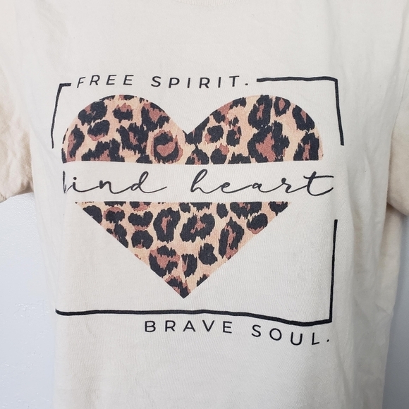 Bella Canvas Small Beige Short Sleeve T-shirt Leopard Heart Graphic Tee Shirt - Picture 3 of 5